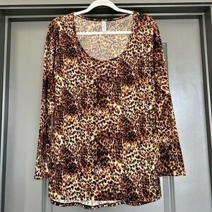 EUC LuLaRoe Lynnae Top Size L